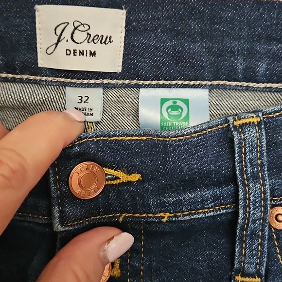 Excellent Unused Condition "J Crew Denim" Dark Wash Button Up Jeans! Sz 32 waist - Picture 4 of 5